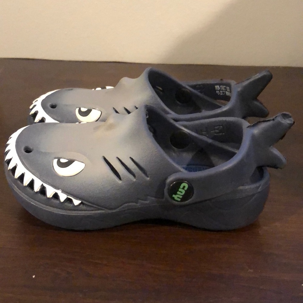 8-9 Boys Shark Sandals